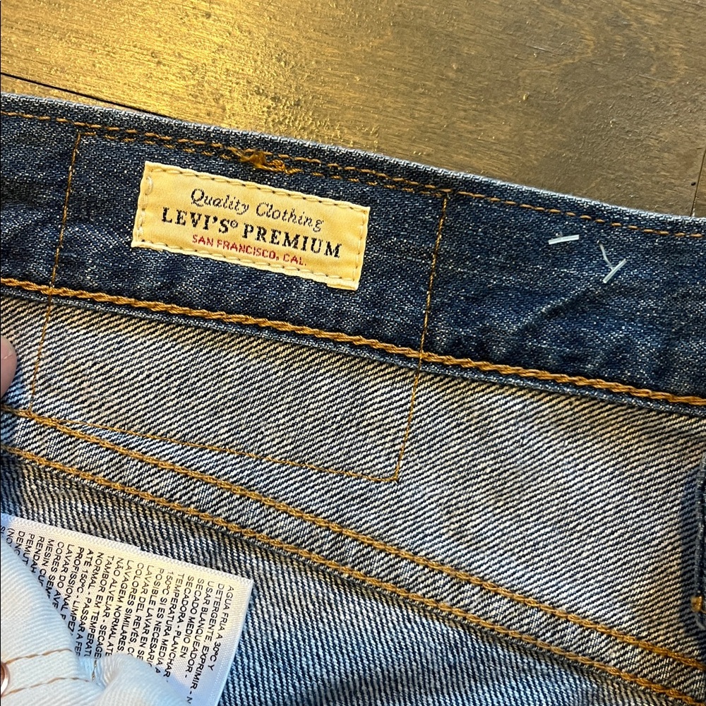 Levi's Classic Indigo Jeans 568 NWOT - Picture 4 of 4